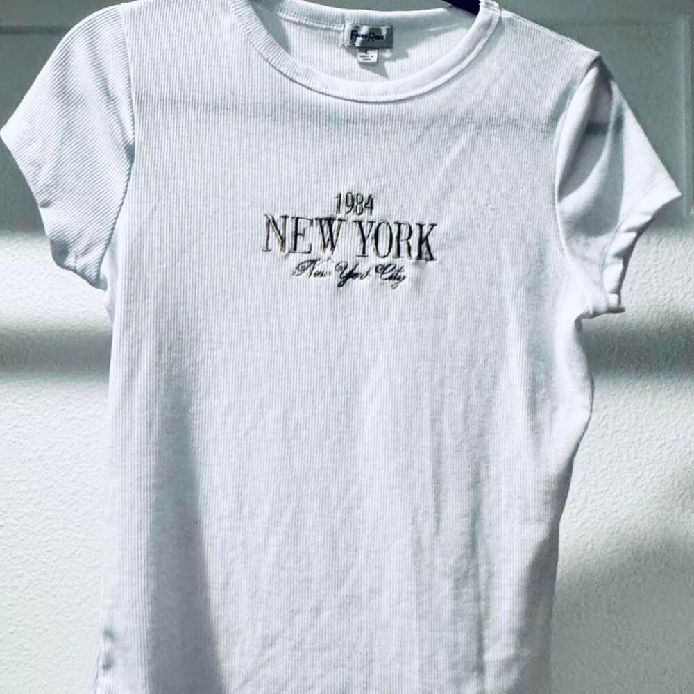 Unbranded Women's White and Cream T-shirt